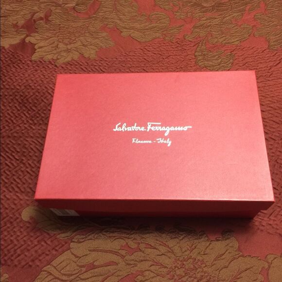 Salvador Ferragamo 📦 - Picture 1 of 3
